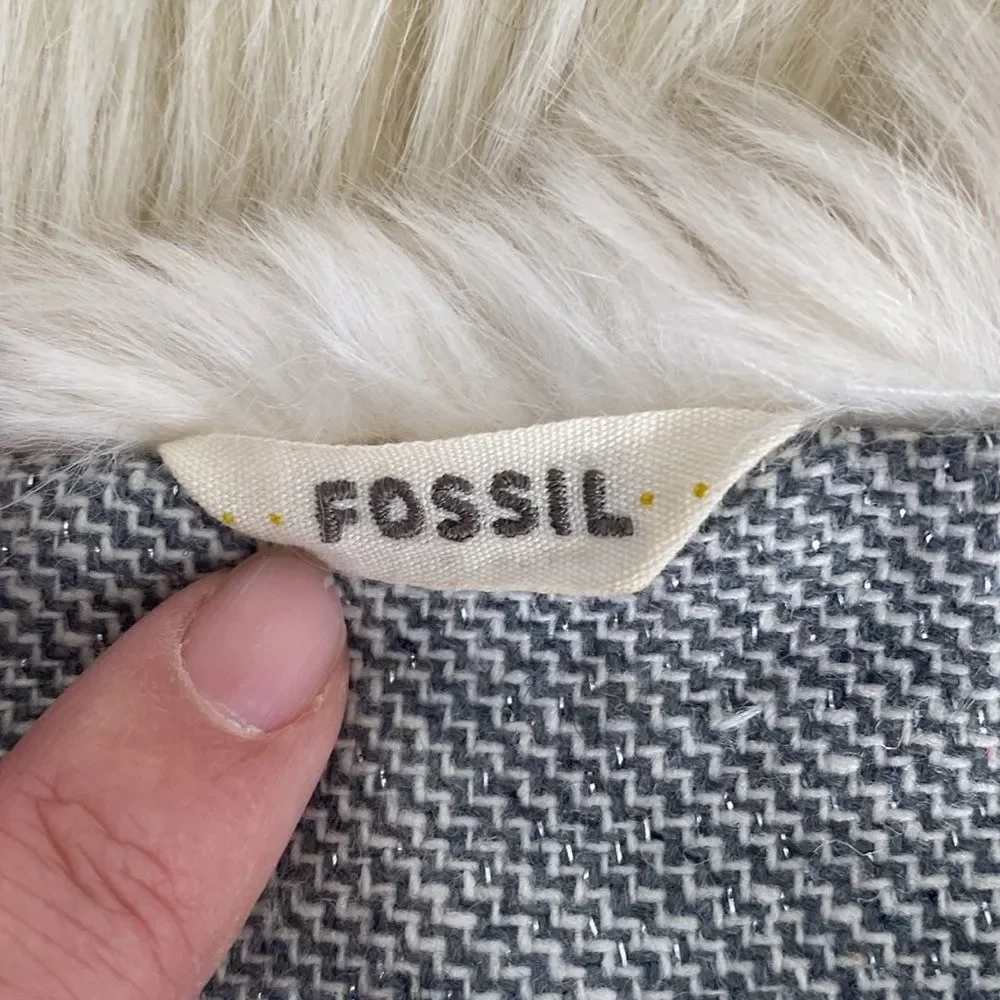 Fossil Elegant and Cute White Faux Fur Scarf Boho Preppy Casual NWOT